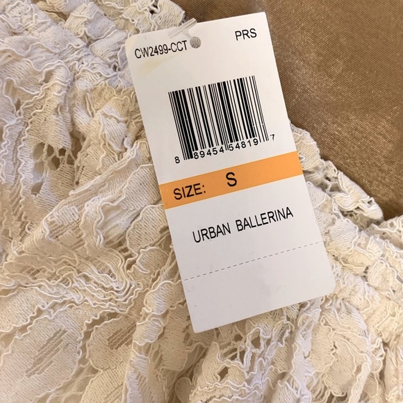 Coco + Jaimeson off shoulder lace Top NWT - Picture 11 of 16